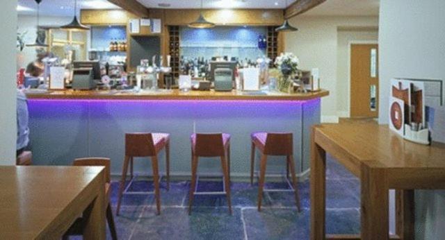 Cross Foxes - Bar Grill Rooms Dolgellau Dış mekan fotoğraf