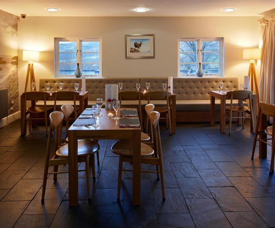 Cross Foxes - Bar Grill Rooms Dolgellau Dış mekan fotoğraf