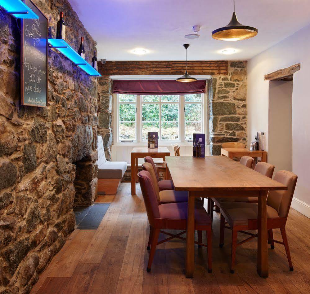 Cross Foxes - Bar Grill Rooms Dolgellau Dış mekan fotoğraf