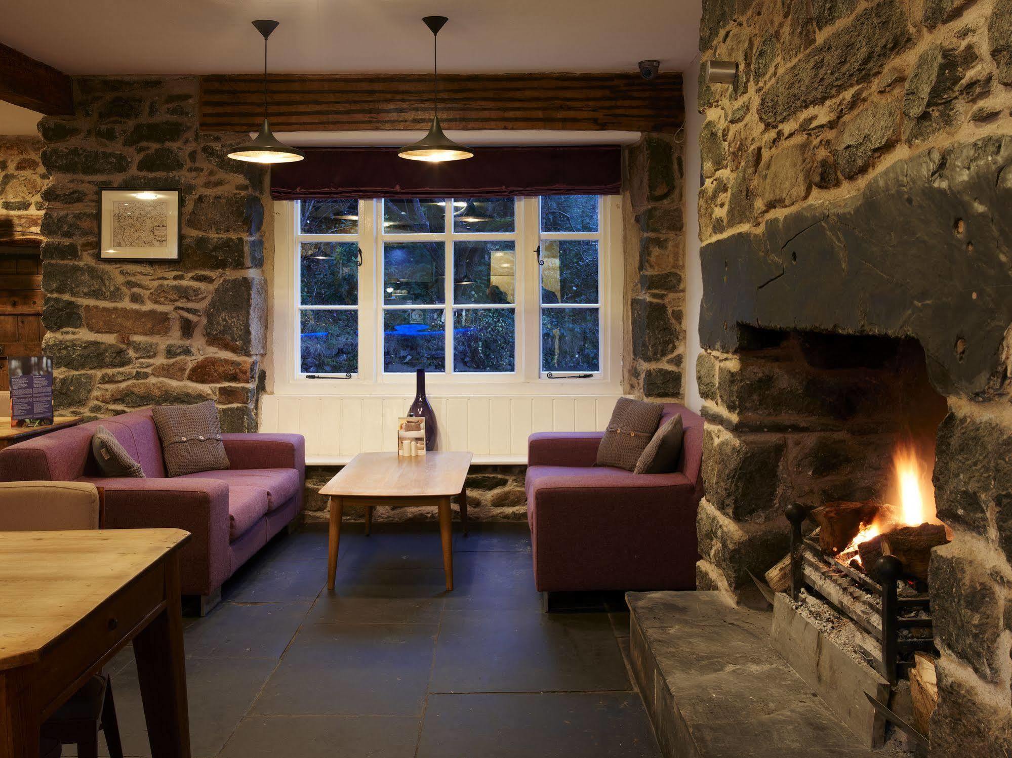 Cross Foxes - Bar Grill Rooms Dolgellau Dış mekan fotoğraf