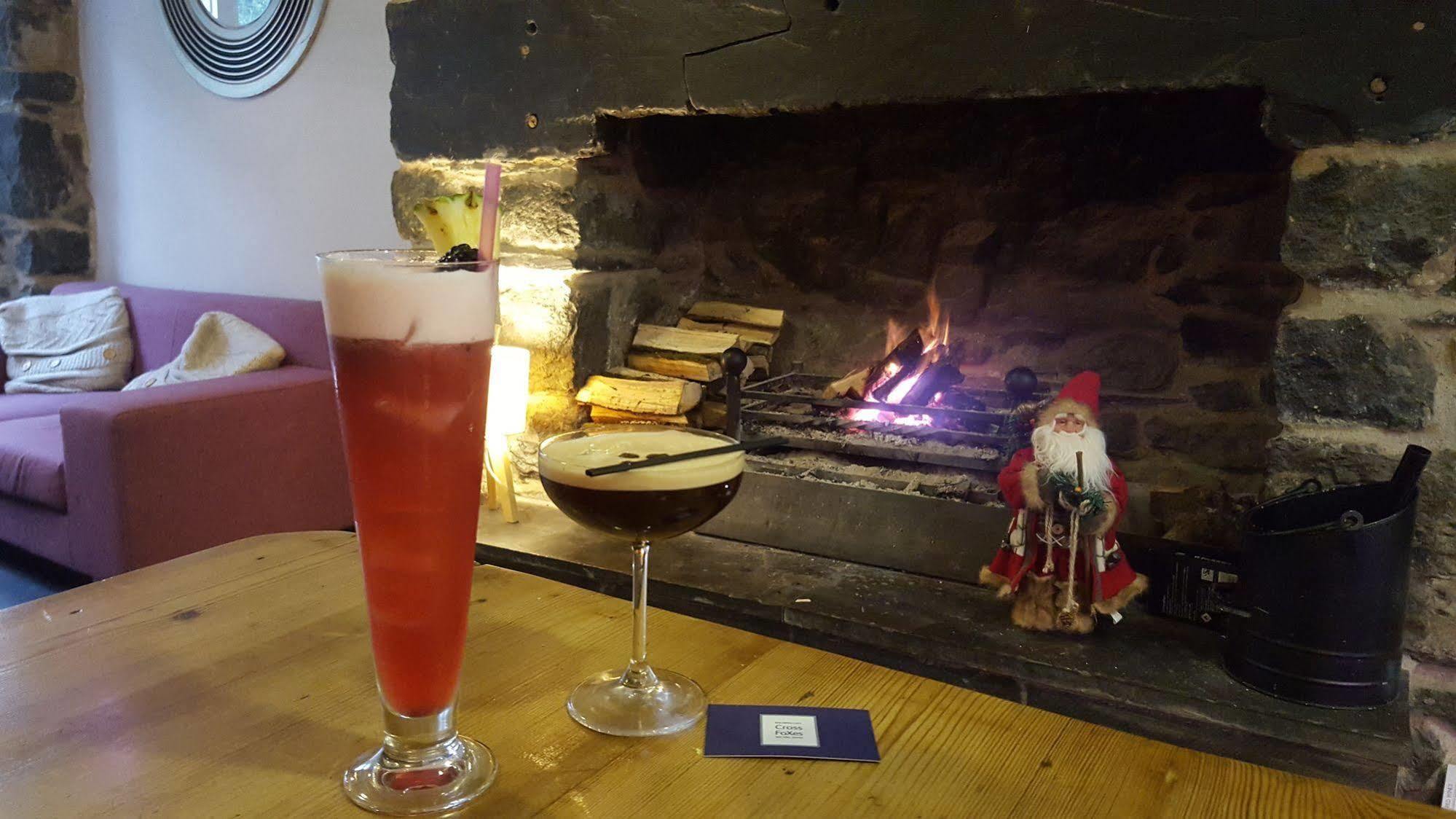 Cross Foxes - Bar Grill Rooms Dolgellau Dış mekan fotoğraf